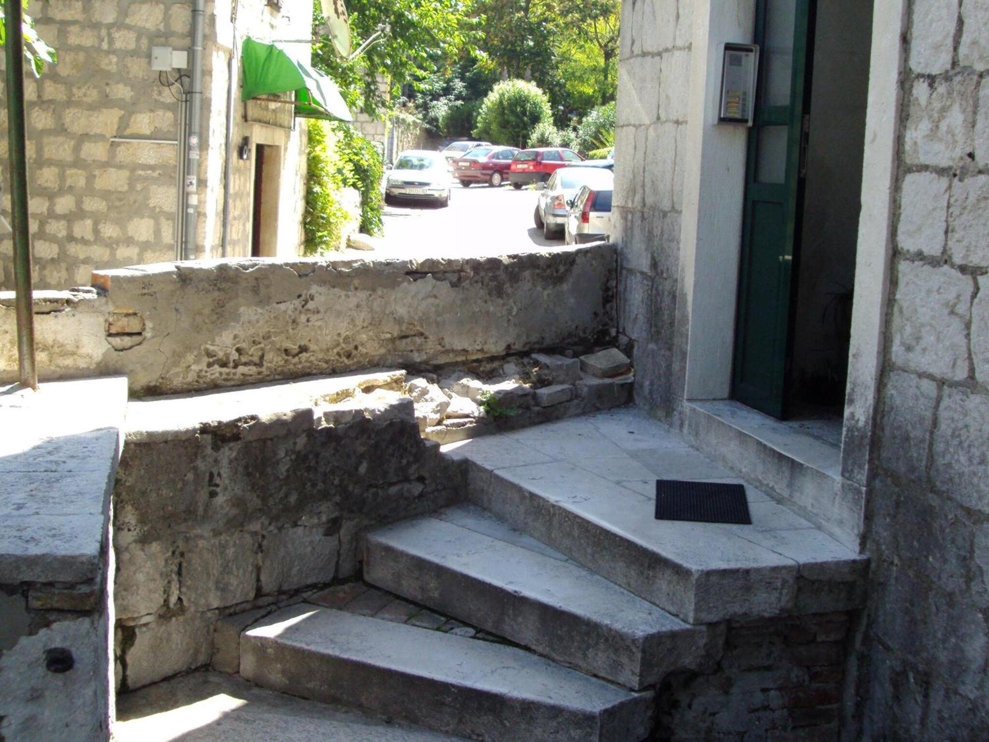 Sretna -